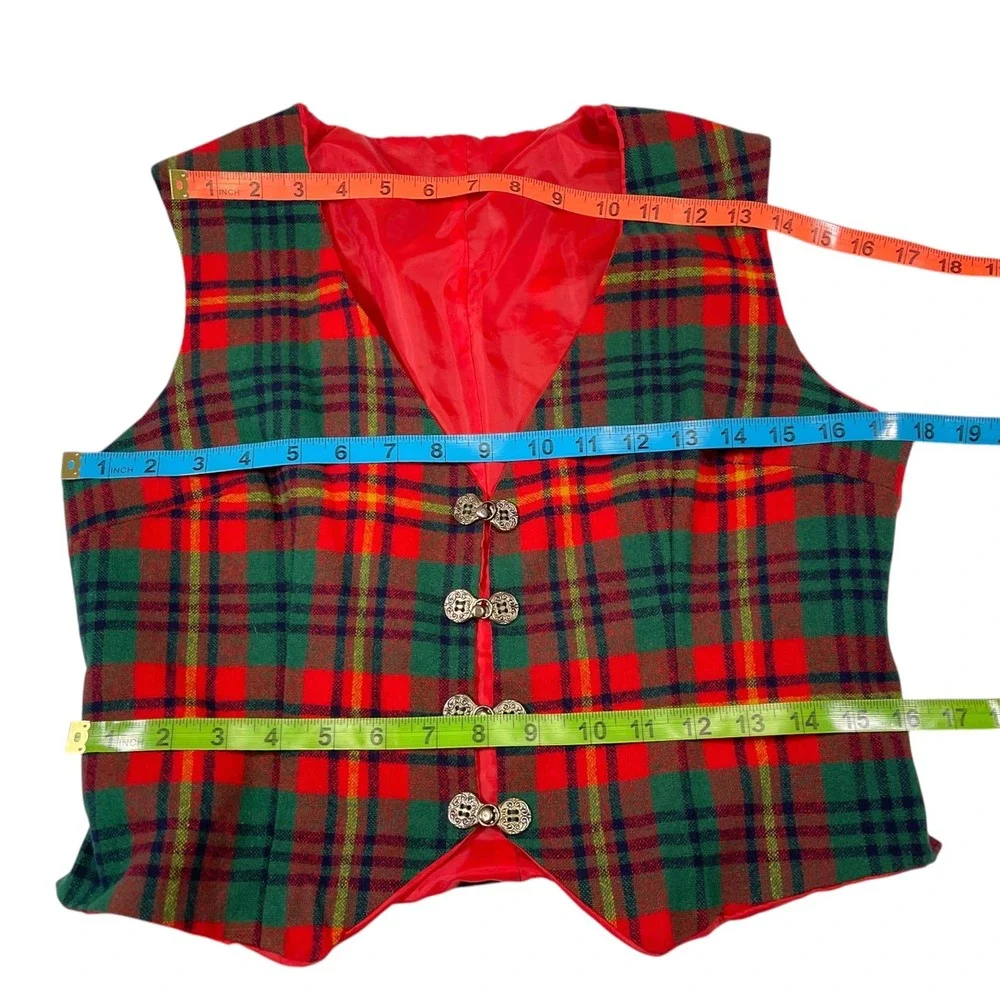 Handmade Medium Red Green Tartan Plaid Vest Metal Clasp Holiday Preppy Festive‎